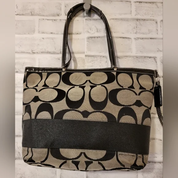 Coach Signature Crossgrain Purse - Picture 2 of 6